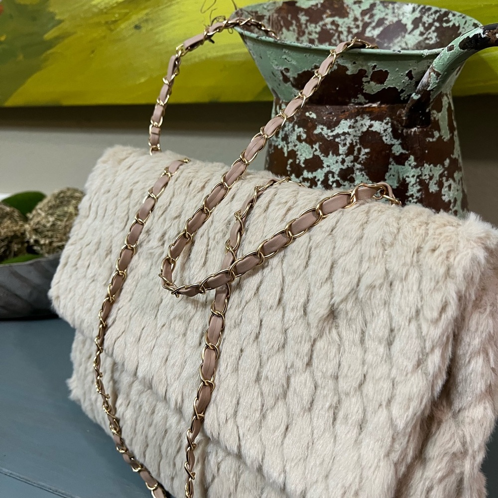 Chic Cream Faux Fur Shoulder Bag with Chain Strap
